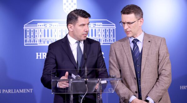 20.02.2025., Zagreb - Na konferenciji za medije kluba zastupnika Mosta o temi “HNB bankama isplacuje javni novac dok ostvaruju rekordnu dobit. Vrijeme je za oporezivanje dobiti banaka!” govorili su zastupnici kluba. Photo: Patrik Macek/PIXSELL