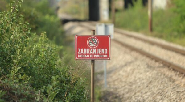 20.9.2024., Demerje - Zeljeznicki prijelaz za automobile gdje se sinoc oko 2 sata ujutro dogodila prometna nesreca u kojoj su sudjelovali osobni automobil te vlak. Photo: Luka Batelic/PIXSELL