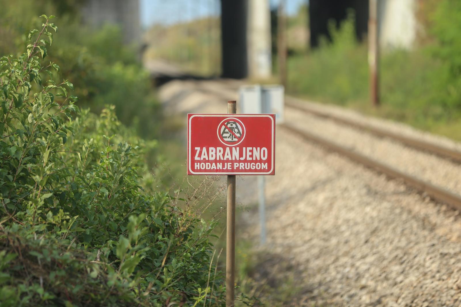 20.9.2024., Demerje - Zeljeznicki prijelaz za automobile gdje se sinoc oko 2 sata ujutro dogodila prometna nesreca u kojoj su sudjelovali osobni automobil te vlak. Photo: Luka Batelic/PIXSELL