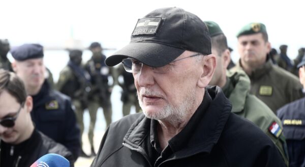 21.03.2025., Split - Pokazna vjezba povodom zavrsetka medjuresorne obuke pripadnika MUP-a i MORH-a. Zavrsna vjezba odrzana je u akvatoriju otoka Ciova na trajektu u kojoj su uz pripadnike MUP-a, sudjelovali i pripadnici OSRH. potpredsjednik Vlade i ministar unutarnjih poslova Davor Bozinovic Photo: Ivo Cagalj/PIXSELL