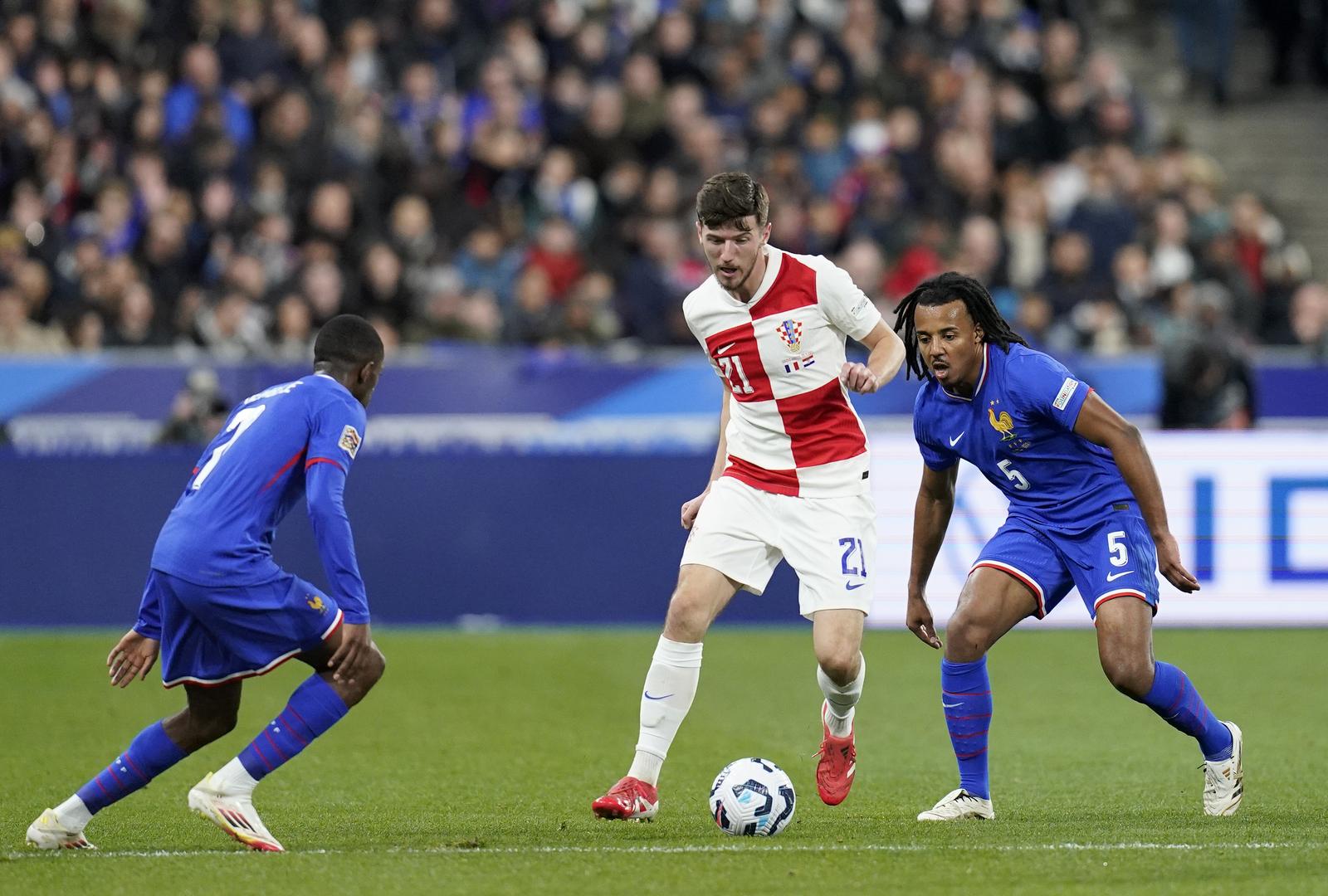 23.03.2025., Pariz, Francuska - UEFA Liga nacija, cetvrtfinale, druga utakmica, Francuska - Hrvatska. Petar Sucic, Jules Kounde Photo: Icon Sport/PIXSELL