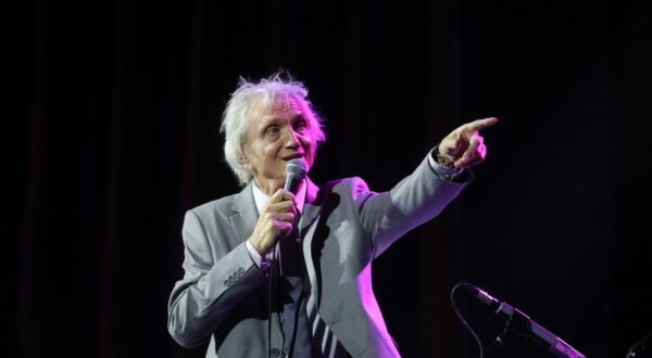 23.02.2025, Beograd - Legendarni Darko Rundek odrzao je prvi od tri zakazana koncerta u MTS dvorani, u organizaciji producentske kuce Long Play, sa Big Bendom RTS kojim je dirigovao maestro 
