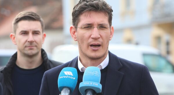 24.03.2025., Karlovac - Konferencija za medije o problemu sustavnog mobinga gradonacelnika Damira Mandica zbog kojeg zaposlenici napustaju Gradsku upravu i Vodovod i kanalizaciju Karlovac. Zvonimir Troskot Photo: Kristina Stedul Fabac/PIXSELL