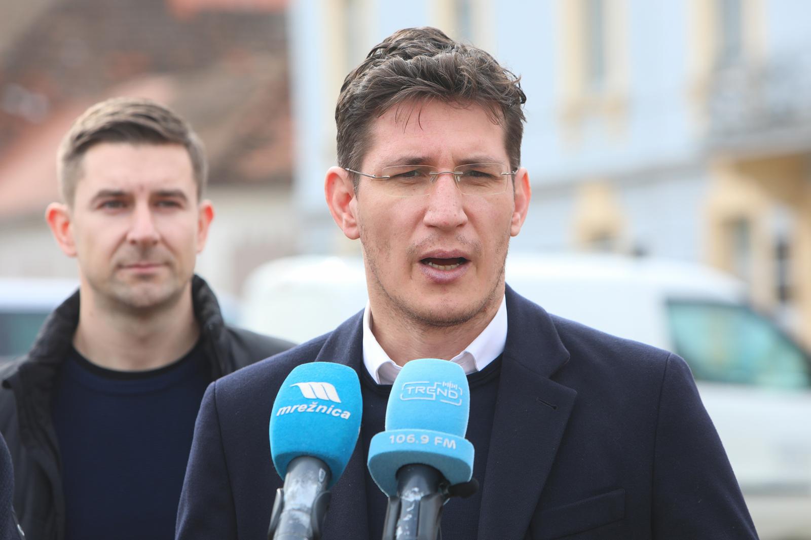 24.03.2025., Karlovac - Konferencija za medije o problemu sustavnog mobinga gradonacelnika Damira Mandica zbog kojeg zaposlenici napustaju Gradsku upravu i Vodovod i kanalizaciju Karlovac. Zvonimir Troskot Photo: Kristina Stedul Fabac/PIXSELL