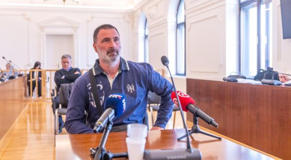 24.03.2025., Osijek - Na Zupanijskom sudu nastavljeno je sudjenje braci Mamic i ostalima za izvlacenje novca iz Dinama. svjedok Mladen Brodic, otac nogometasa Frana Brodica Photo: Borna Jaksic/PIXSELL