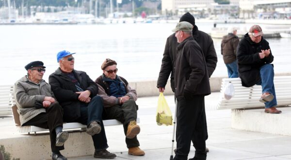 25.01.2017., Split - Umirovljenici na rivi. "nPhoto: Miranda Cikotic/PIXSELL