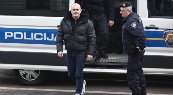 27. 02. 2025., Osijek - Josip Dabro doveden je jutros pred suca istrage. Ceka se odluka hoce li za njega biti zatrazen istrazni zatvor. Dabru se tereti za kaznena djela povrede djetetovih prava i neovlasteno posjedovanje i koristenje oruzja. Photo: Davor Javorovic/PIXSELL