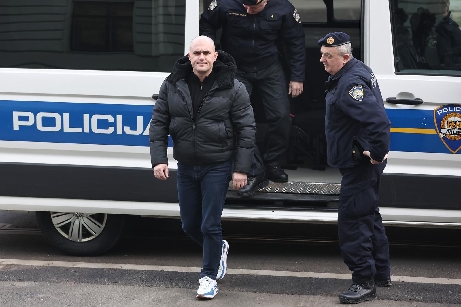 27. 02. 2025., Osijek - Josip Dabro doveden je jutros pred suca istrage. Ceka se odluka hoce li za njega biti zatrazen istrazni zatvor. Dabru se tereti za kaznena djela povrede djetetovih prava i neovlasteno posjedovanje i koristenje oruzja. Photo: Davor Javorovic/PIXSELL
