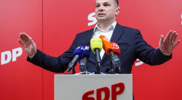 27.02.2025., Zagreb - Konferencija za medije predsjednika SDP-a Sinise Hajdasa Doncica o aktualnoj politickoj situaciji. Photo: Matija Habljak/PIXSELL