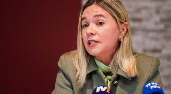 27.03.2025., Pula - Aktualna dogradonacelnica Pule Ivona Mocenic na konferenciji za medije predstavljena je kao kandidatkinja za dogradonacelnicu nezavinsog kandidata za gradoncelnika Pule Gorana Mihovilovica. Photo: Srecko Niketic/PIXSELL