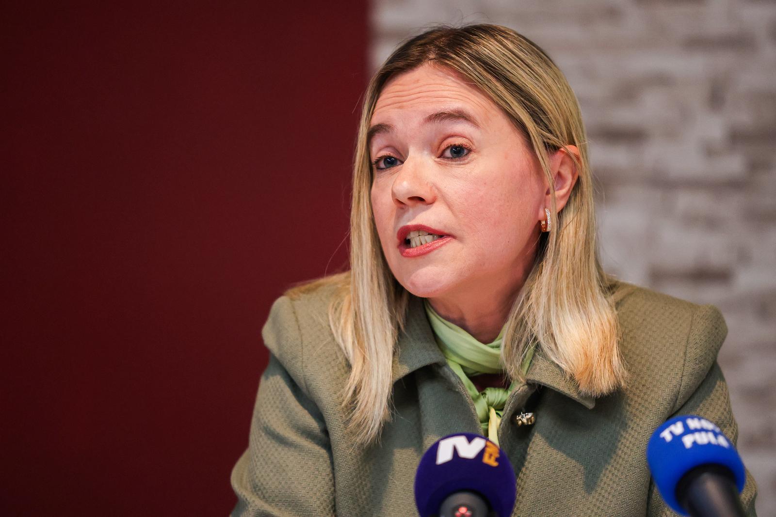 27.03.2025., Pula - Aktualna dogradonacelnica Pule Ivona Mocenic na konferenciji za medije predstavljena je kao kandidatkinja za dogradonacelnicu nezavinsog kandidata za gradoncelnika Pule Gorana Mihovilovica. Photo: Srecko Niketic/PIXSELL