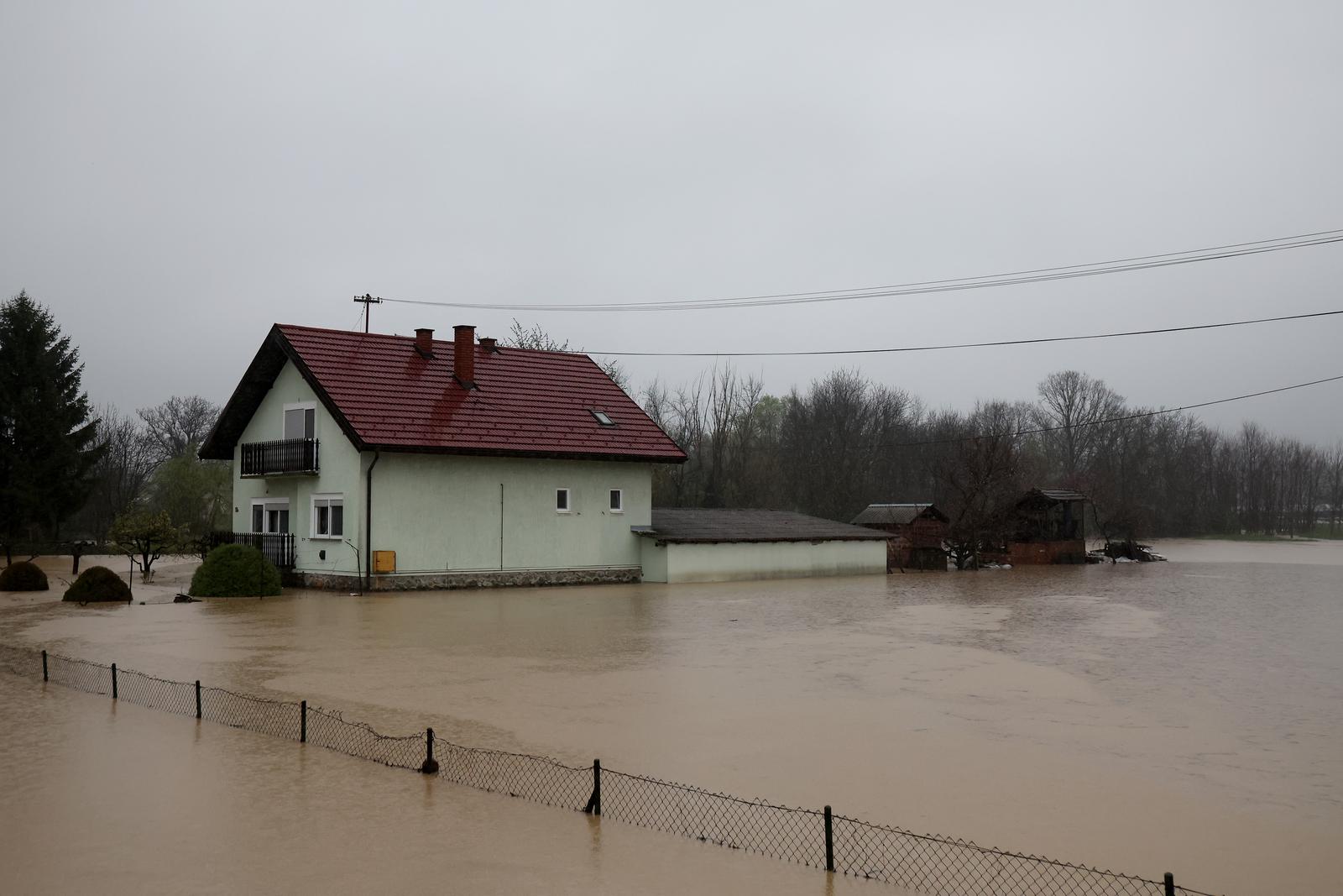 28.03.2025., Orahovica - Zbog obilnih kolicina kise poplavljeni su dijelovi Orahovice. U samo 24 sata palo je gotovo 80 litara oborina po cetvornom metru, sto je vise od mjesecnog, ponegdje cak i višemjesecnog prosjeka. Voda je pocela prodirati do kuca, a neke su vec poplavljene. Photo: Davor Javorovic/PIXSELL