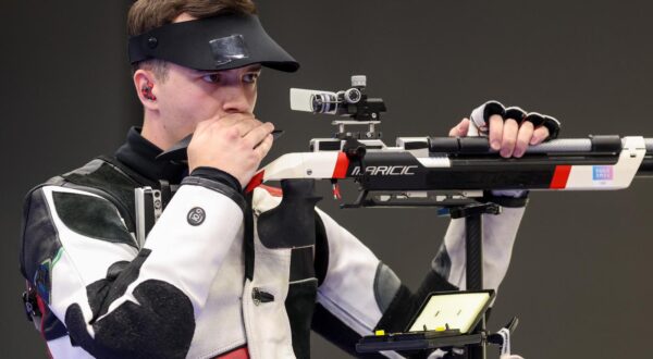 29.07.2024., Chateauroux, Francuska - Hrvatski strijelac Miran Maričić donio je prvu medalju Hrvatskoj na Olimpijskim igrama u Parizu nakon što je u finalu zračne puške na 10 m osvojio broncu. Miran Maričić je za broncu pucao 230 krugova, drugi je bio Šveđanin Victor Lindgren (251.4), a zlatni Kinez Sheng Lihhao (252.2). Photo: Igor Kralj/PIXSELL