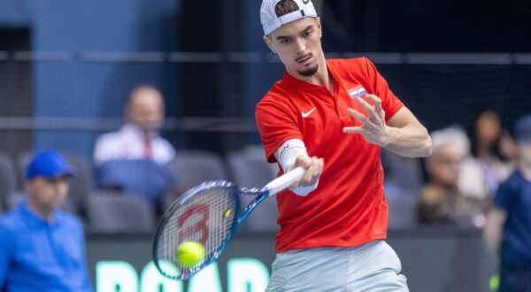 31.01.2025., dvorana Gradski vrt, Osijek - Dino Prizmic u mecu protiv Jozefa Kovalika u drugom mecu prvog kola Qualifier faze Davis Cupa izmedju Hrvatske i Slovacke. Photo: Borna Jaksic/PIXSELL