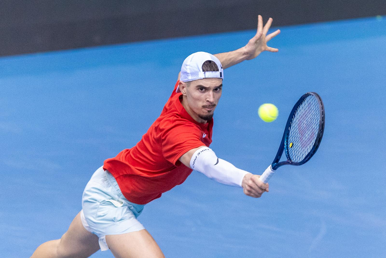 31.01.2025., dvorana Gradski vrt, Osijek - Dino Prizmic u mecu protiv Jozefa Kovalika u drugom mecu prvog kola Qualifier faze Davis Cupa izmedju Hrvatske i Slovacke. Photo: Borna Jaksic/PIXSELL