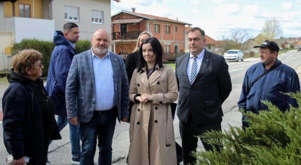 31.03.2025., Bedekovcina, Poznanovec, ministrica zastite okolisa i zelene tranzicije Marija Vuckovic posjetila s krapinsko-zagorskim zupanom Zeljkom Kolarom i nacelnikom Opcine Bedekovcina Darkom Banom lokacije nepropisno odlozenog otpada, te su nakon toga dali izjave za medije Photo: Robert Anic/PIXSELL