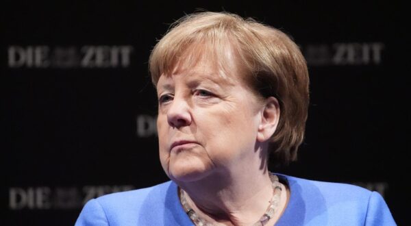 05 February 2025, Hamburg: Former Chancellor Angela Merkel (CDU) sits on stage at the Deutsches Schauspielhaus during the "Die Zeit" event "Eine Stunde Zeit mit...". Photo: Marcus Brandt/dpa Photo: Marcus Brandt/DPA