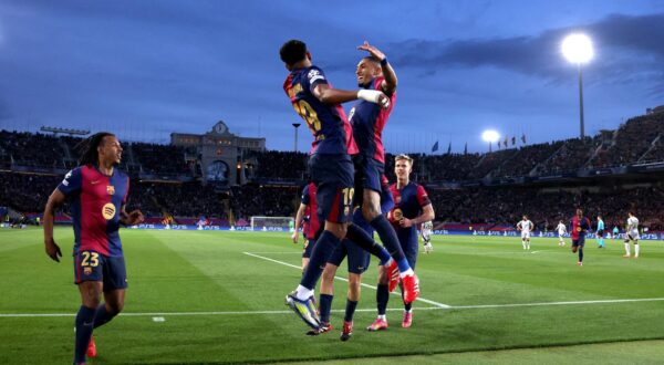 Soccer Football - Champions League - Round of 16 - Second Leg - FC Barcelona v Benfica - Estadi Olimpic Lluis Companys, Barcelona, Spain - March 11, 2025 FC Barcelona's Raphinha celebrates scoring their first goal with Lamine Yamal REUTERS/Albert Gea Photo: ALBERT GEA/REUTERS