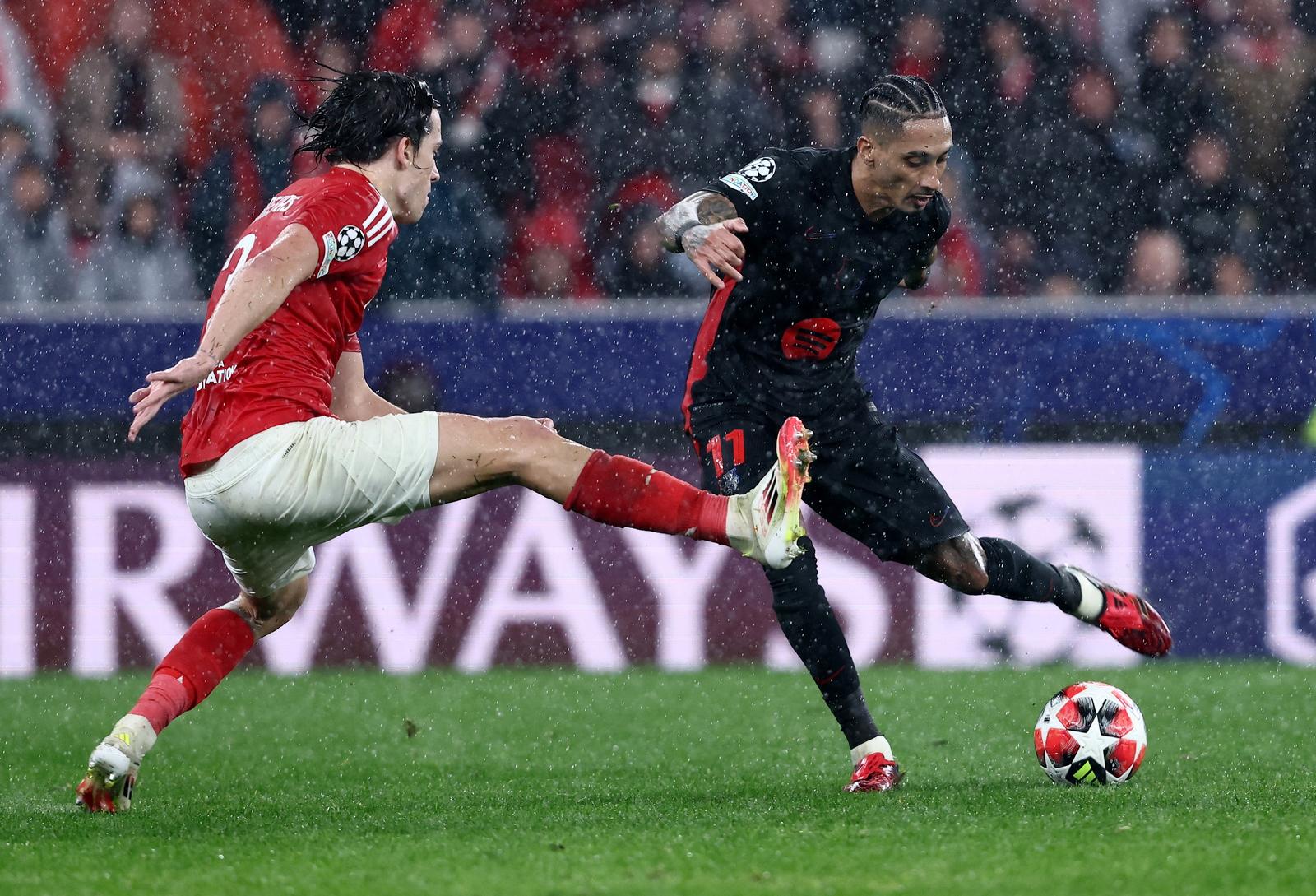 Soccer Football - Champions League - Benfica v FC Barcelona - Estadio da Luz, Lisbon, Portugal - January 21, 2025 FC Barcelona's Raphinha scores their fifth goal REUTERS/Rodrigo Antunes Photo: RODRIGO ANTUNES/REUTERS
