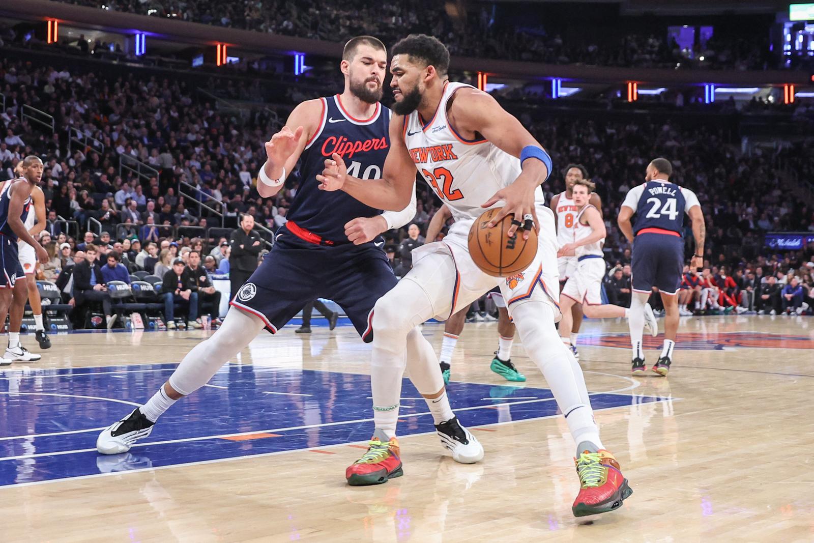 Mar 26, 2025; New York, New York, USA;  New York Knicks center Karl-Anthony Towns (32) looks to post up against LA Clippers center Ivica Zubac (40) in the third quarter at Madison Square Garden. Mandatory Credit: Wendell Cruz-Imagn Images Photo: Wendell Cruz/REUTERS
