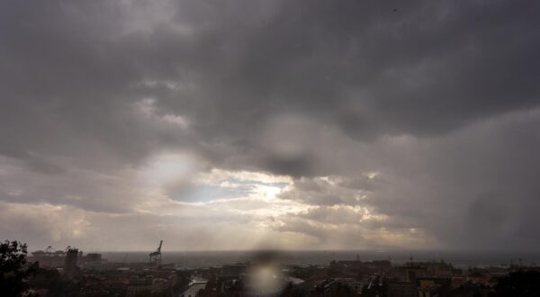 19.10.2023., Rijeka - Tijekom cijelodnevne kise na kratko se pojavilo i sunce na Kvarneru. Photo: Nel Pavletic/PIXSELL