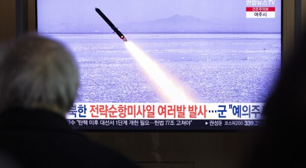 epa11929090 People watch a news segment on a recent North Korean missile launch, at a station in Seoul, South Korea, 28 February 2025. According to South Korea's Joint Chiefs of Staff (JCS), North Korea launched strategic cruise missiles into the West Sea on 26 February.  EPA/JEON HEON-KYUN