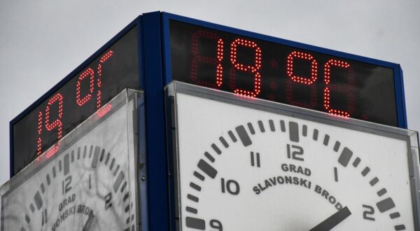 18.01.2024., Slavonski Brod - Slavonski Brod bio je danas jedan od najtoplijih gradova u zemlji s cak 19 stupnjeva u sijecnju. Photo: Ivica Galovic/PIXSELL