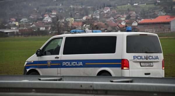 11.12.2024., Slavonski Brod - Teška prometna nesreca​ dogodila se na sjevernom traku autoceste A3 kod Slavonskog Broda, petstotinjak metara prije izlaza Brod-stok. U prometnoj nesre​ci doslo je do sudara osobnog i teretnog automobila u kojoj je 78-godisnjakinja zadobila teske tjelesne ozlijede. Prevezena je u bolnicu u Slavonskom Brodu nakon cega je preminula. Photo: Ivica Galovic/PIXSELL