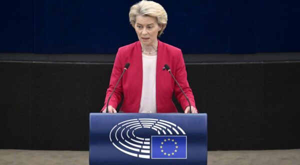 EU-Kommissionspräsidentin Ursula von der Leyen CDU im EU-Parlament in Straßburg. Straßburg, 11.03.2025 Grand Est Frankreich *** EU Commission President Ursula von der Leyen CDU in the EU Parliament in Strasbourg Strasbourg, 11 03 2025 Grand Est France Copyright: xDwixAnoraganingrumx Photo: IMAGO/Dwi Anoraganingrum/IMAGOSTOCK&PEOPLE
