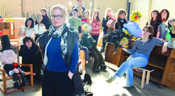 06.03.2025., Zagreb - Valentina Crnkovic, scenografkinja sa ucenicima Skole primjenjene umjetnosti i njihovim lutkama. 
Photo Sasa ZinajaNFoto
