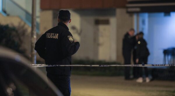 21.03.2023., Zagreb - U Ulici Bozidara Magovca, pred kaficem Orlando, dvojca muskaraca sukobila se na ulici pri cemu je jedan ranjen vatrenim oruzjem. Photo: Tomislav Miletic/PIXSELL