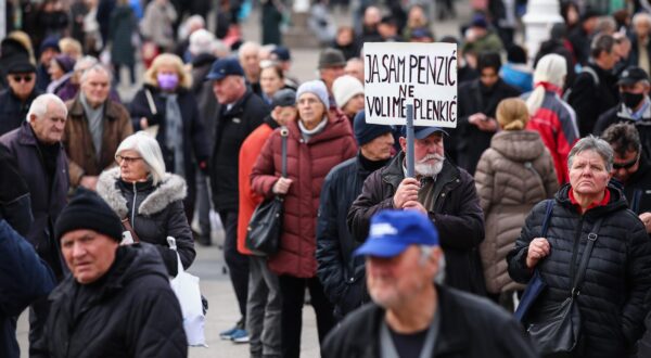 01.03.2025., Zagreb, Prosvjed umirovljenika protiv siromastva, korupcije i kriminala odrzan je na sredisnjem Trgu bana Josipa Jelacica u Zagrebu Photo: EmicaElvedji/PIXSELL
