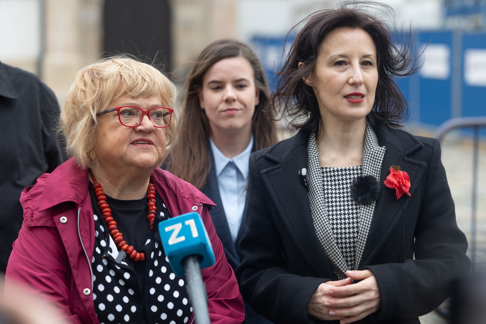 Zagreb, 27.03.2025. - Saborske zastupnice Anka Mrak-Taritaš (GLAS) i Dalija Orešković (DOSIP) održale su konferenciju za medije na kojoj su premijera pozvali da otvori Markov trg za građane.
Na fotografiji Anka Mrak-Taritaš, Dalija Orešković.
foto HINA/ Edvard ŠUŠAK