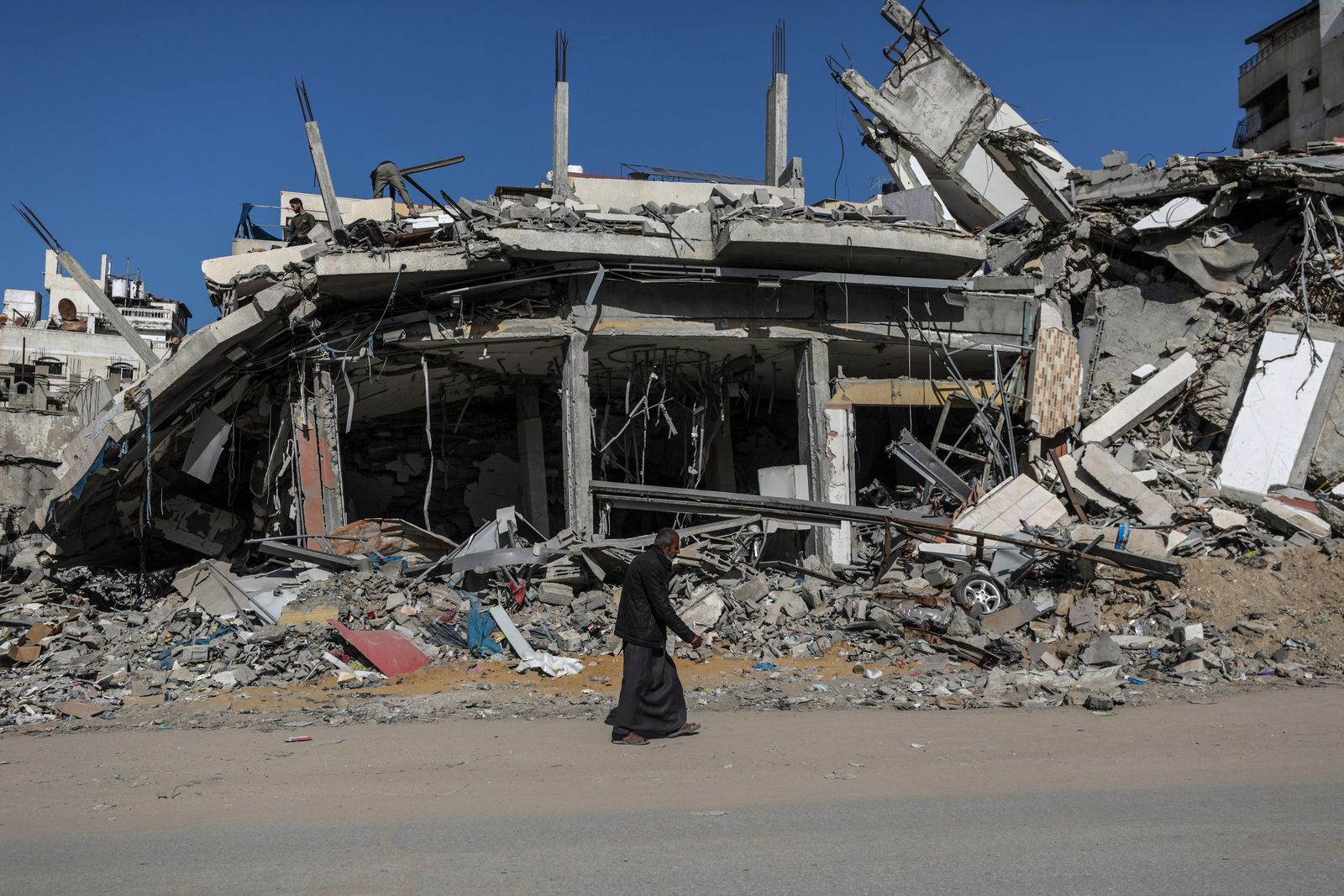 epa11964439 An elderly Palestinian man walks past a destroyed building in Gaza City, northern Gaza Strip, 14 March 2025.  EPA/MOHAMMED SABER