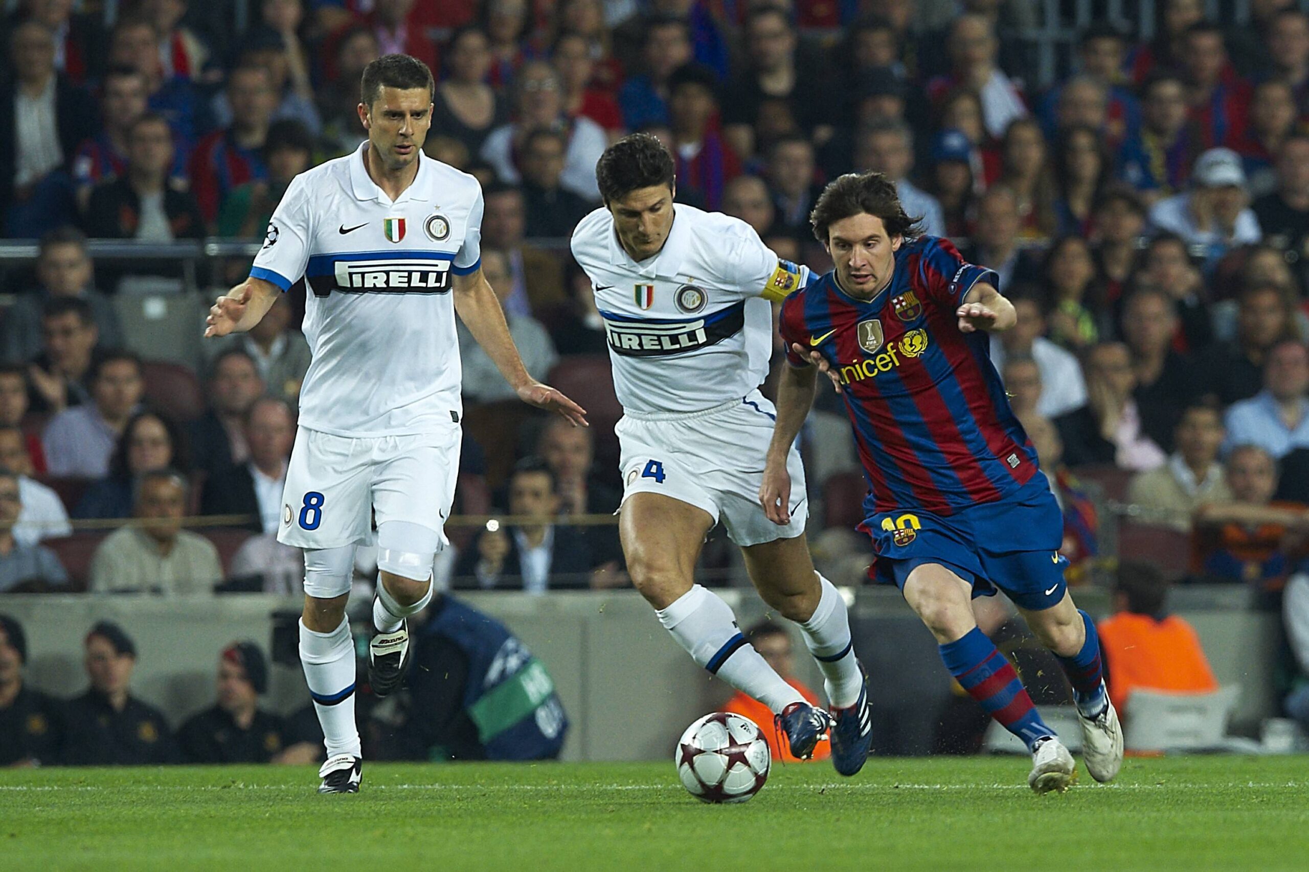 Bildnummer: 12311465  Datum: 26.04.2010  Copyright: imago/Jan Huebner
28.04.2010, Champions League, FC Barcelona - Inter Mailand (L-R) Thiago Motta (Inter Milan), Javier Zanetti (Inter Milan), Lionel Messi (FC Barcelona) Nur fuer redaktionelle Verwendung, kein Model- oder Eigentum-Release vorhanden.; kbdig 2010 quer Fussball Soccer Germany Calcio Le Football Futbol Voetbal Fotball Inter Milano 

Image number 12311465 date 26 04 2010 Copyright imago Jan Huebner 28 04 2010 Champions League FC Barcelona Inter Milan l r Thiago Motta Inter Milan Javier Zanetti Inter Milan Lionel Messi FC Barcelona only for  Use no Model Or Property Release present Kbdig 2010 horizontal Football Soccer Germany Calcio Le Football Futbol Voetbal Fotball Inter Milano