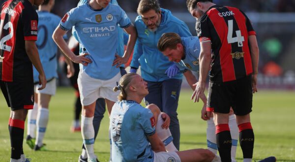 Manchester City's Erling Haaland, front, reacts after sustaining an injury during the English FA Cup quarterfinal soccer match between Bournemouth and Manchester City at the Vitality stadium in Bournemouth, England, Sunday, March 30, 2025. (AP Photo/Ian Walton) Britain Soccer FA Cup