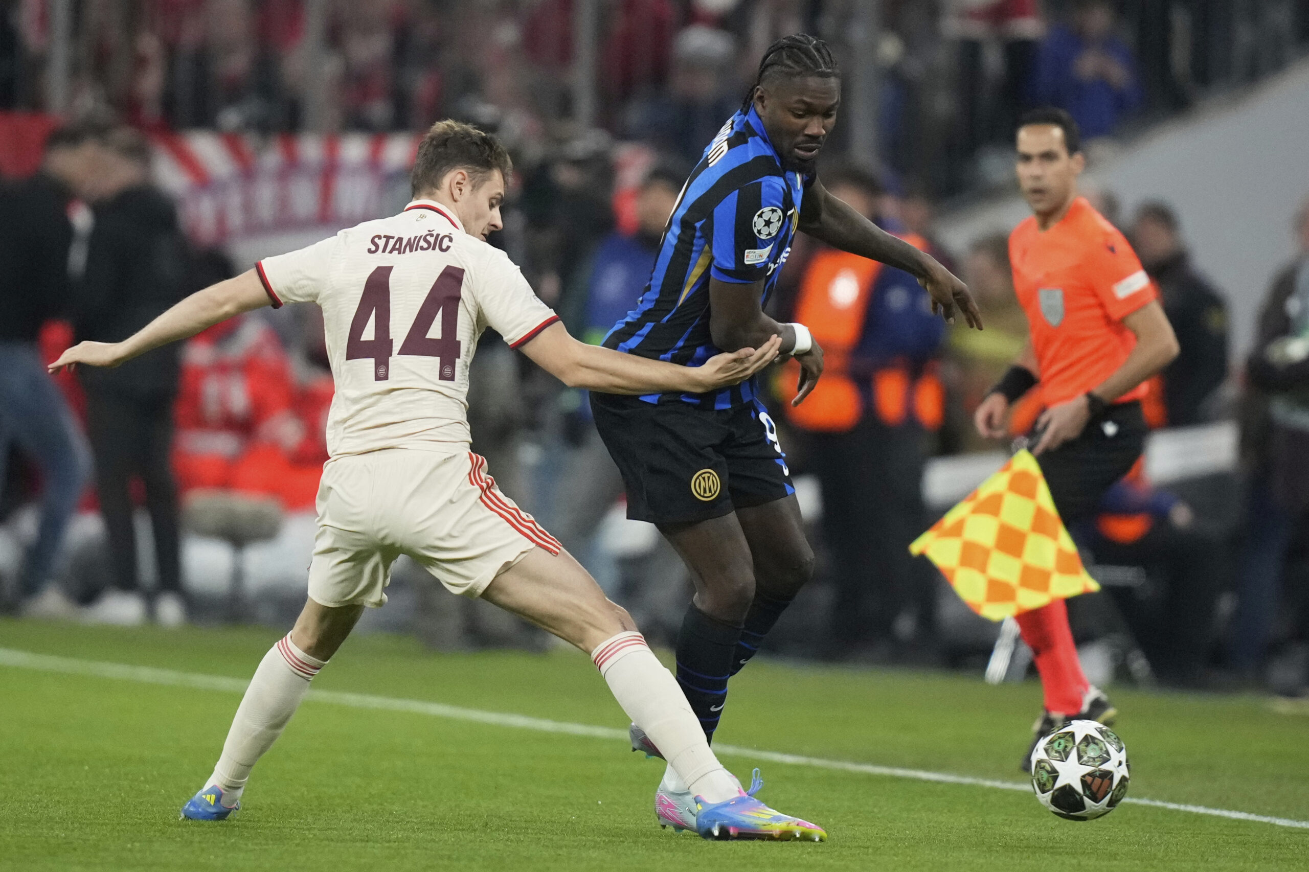 Inter Milan's Marcus Thuram, right, duels for the ball with Bayern's Josip Stanisic during the Champions League quarterfinals first leg soccer match between FC Bayern Munich and Inter Milan, at the Allianz Arena in Munich, Germany, Tuesday, April 8, 2025. (AP Photo/Matthias Schrader)