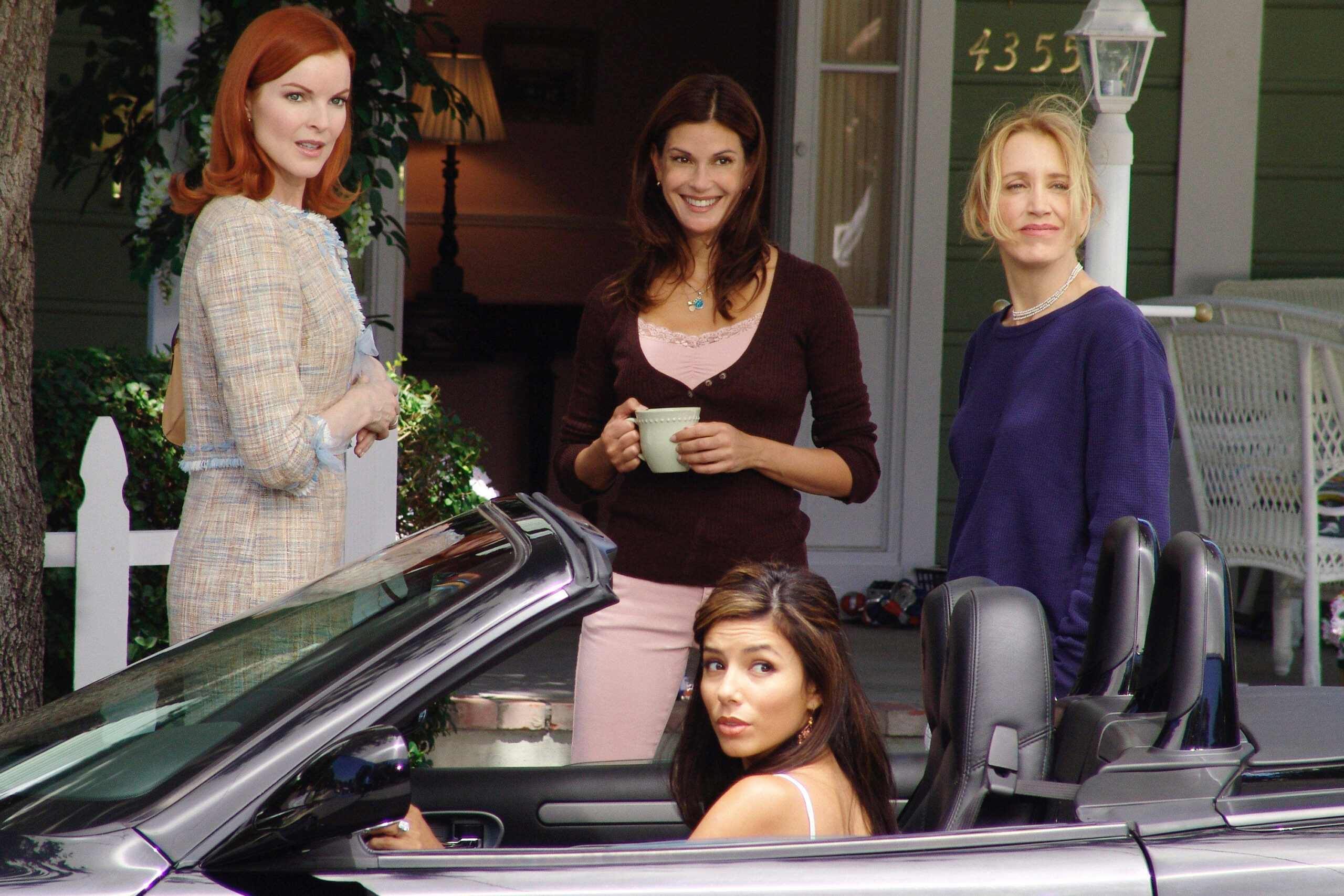 Desperate Housewives - filmstill MARCIA CROSS, TERI HATCHER, EVA LONGORIA & FELICITY HUFFMAN in Desperate Housewives Pretty Little Picture Copyright: xSuppliedxbyxFilmStills.netx