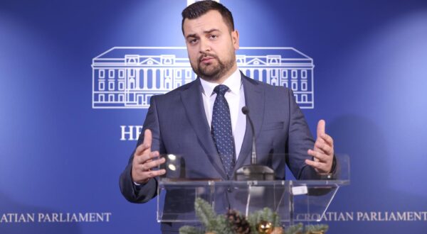04.12.2024., Zagreb - Na konferenciji za medije odrzanoj u Saboru o  izboru ustavnih sudaca govorio je Armin Hodzic. Photo: Patrik Macek/PIXSELL
