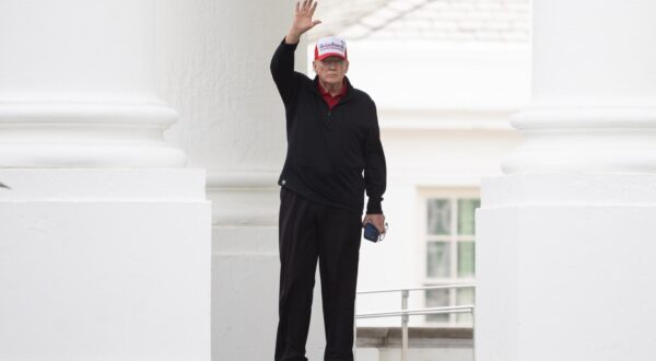 President Donald Trump stops and waves from the North Portico as he departs the White House April 20, 2025. (Francis Chung/POLITICO). Photo: Sipa USA/SIPA USA