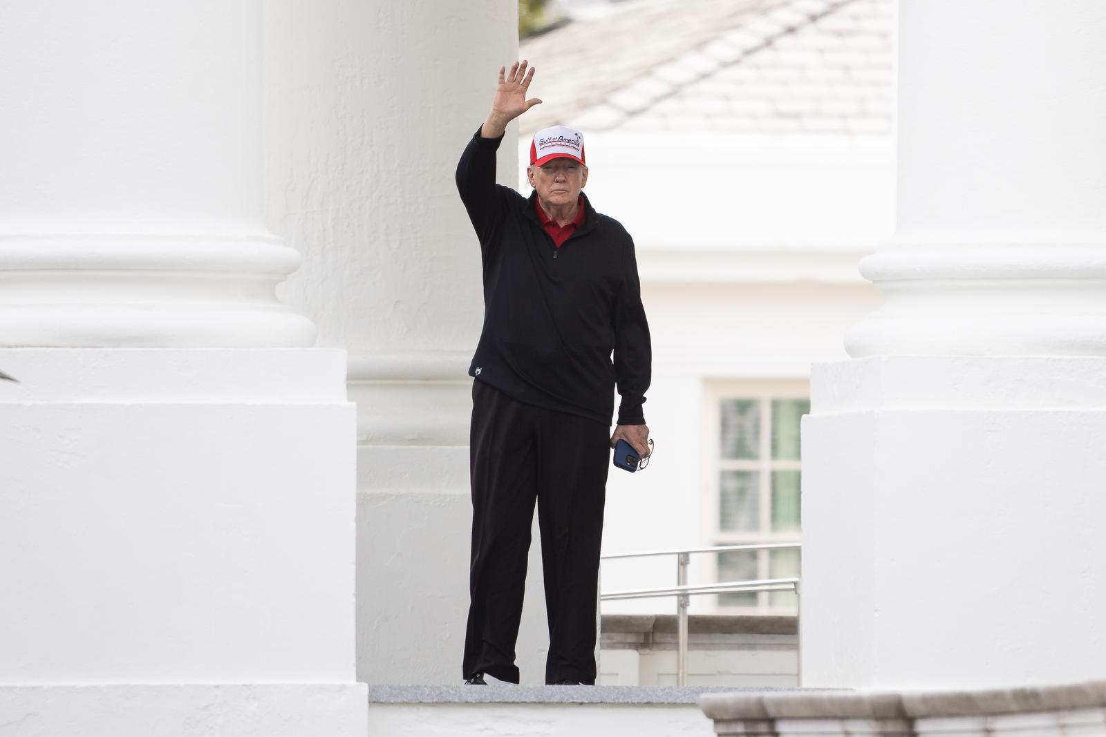 President Donald Trump stops and waves from the North Portico as he departs the White House April 20, 2025. (Francis Chung/POLITICO). Photo: Sipa USA/SIPA USA