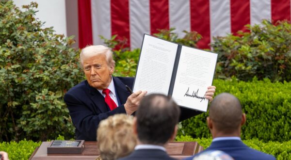 (250403) -- BEIJING, April 3, 2025 (Xinhua) -- U.S. President Donald Trump shows an executive order on "reciprocal tariffs" at the Rose Garden of the White House in Washington, D.C., the United States, on April 2, 2025.   Amid widespread opposition, U.S. President Donald Trump on Wednesday signed an executive order on the so-called "reciprocal tariffs," imposing a 10-percent "minimum baseline tariff" and higher rates on certain trading partners. (Xinhua/Hu Yousong) Photo: Hu Yousong/XINHUA