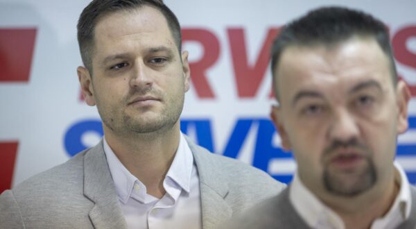 11.12.2024., Vukovar - Saborski zastupnik i predsjednik Hrvatskih suverenista Marijan Pavlicek odrzao je konferenciju za medije s temom uvodjenje poreza na nekretnine. Photo: Davor Javorovic/PIXSELL