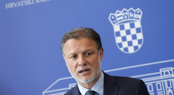 Zagreb, 15.04.2025.- Konferencija za medije predsjednika Hrvatskog Sabora  Gordana Jandrokovića nakon sjednice Predsjedništva Hrvatskoga sabora s predstavnicima klubova zastupnika. Na fotografiji Gordan Jandroković.
foto HINA/ Admir BULJUBAŠIĆ/ abu