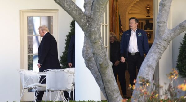 epa11979960 US President Donald Trump (L) and Tesla CEO and Senior Advisor to the President of the United States Elon Musk (R) walk out from the Oval Office of the White House in Washington, DC, USA, before their departure to Bedminster, New Jersey, 21 March 2025.  EPA/YURI GRIPAS / POOL world rights