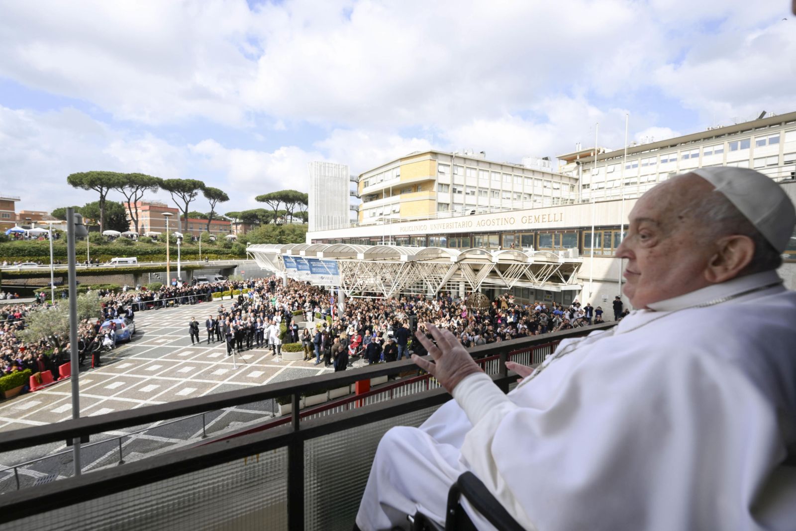 epa11983663 A handout picture provided by the Vatican Media shows Pope Francis greets and blesses the faithful from the balcony of the Gemelli hospital where has been hospitalized, in Rome, Italy, 23 March 2025. Pope Francis will be discharged on 23 March with a prescription for at least two months of convalescence after spending more than five weeks in the hospital for bilateral pneumonia.  EPA/VATICAN MEDIA HANDOUT       HANDOUT EDITORIAL USE ONLY/NO SALES
