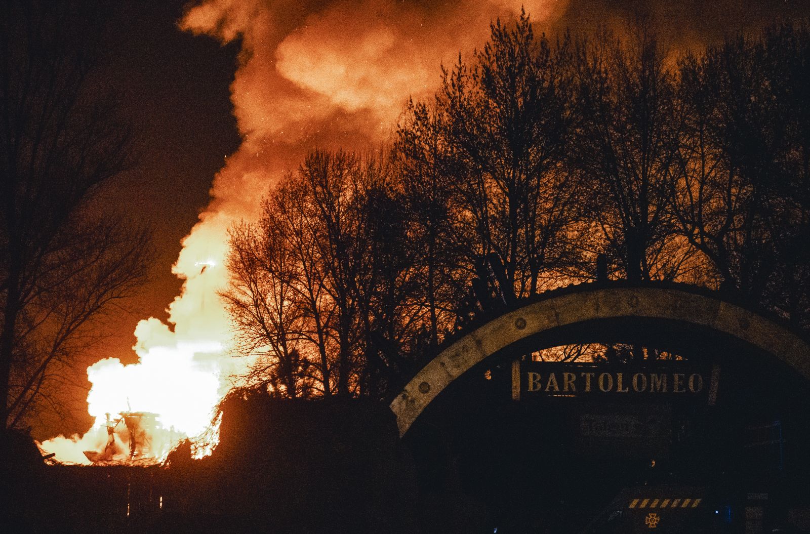 epa11996091 The site of a shock drone hit to the Hotel complex 'Bartolomeo' amid the ongoing Russian invasion that occured late at night on 28 March, in Dnipro, Ukraine, 29 March 2025. At least four people died and another 19 were injured during the massive drone attack according to the Dnipropetrovsk Regional State Administration.  EPA/ARSEN DZODZAIEV