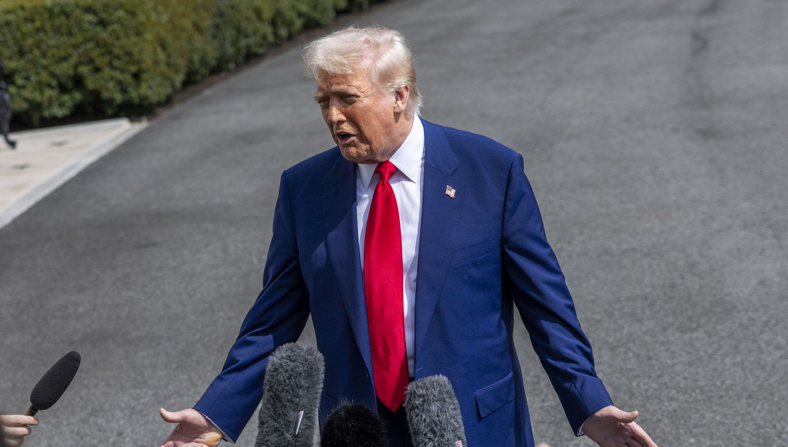epa12008121 US President Donald Trump responds to a question from the media as he walks to board Marine One on the South Lawn of the White House in Washington, DC, USA, 03 April 2025. President Trump is traveling to Florida for the weekend.  EPA/SHAWN THEW