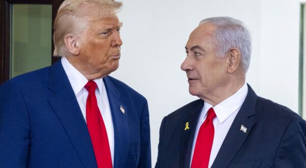 epaselect epa12016425 US President Donald J. Trump (L) greets Israeli Prime Minister Benjamin Netanyahu (R) as he arrives for a meeting at the West Wing of the White House in Washington, DC, USA, 07 April 2025. President Trump and Prime Minister Netanyahu’s East Room press conference has been cancelled.  EPA/SHAWN THEW