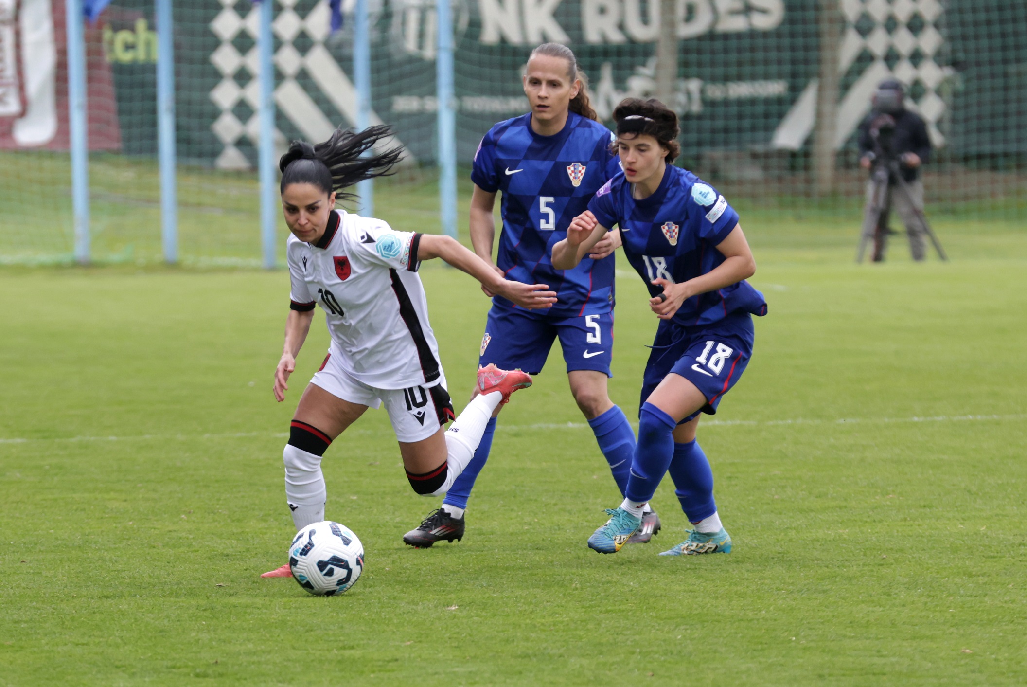 Zagreb, 08.04.2025. - Susret 4. kola skupine B4 Lige nacija za nogometašice između Hrvatske i Albanije. Na fotografiji Qendresa Krasniqi, Kristina Nevrkia, Petra Mikulica. foto HINA/ Admir BULJUBAŠIĆ/ ml